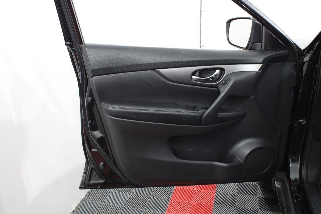 Nissan Rogue photo 11