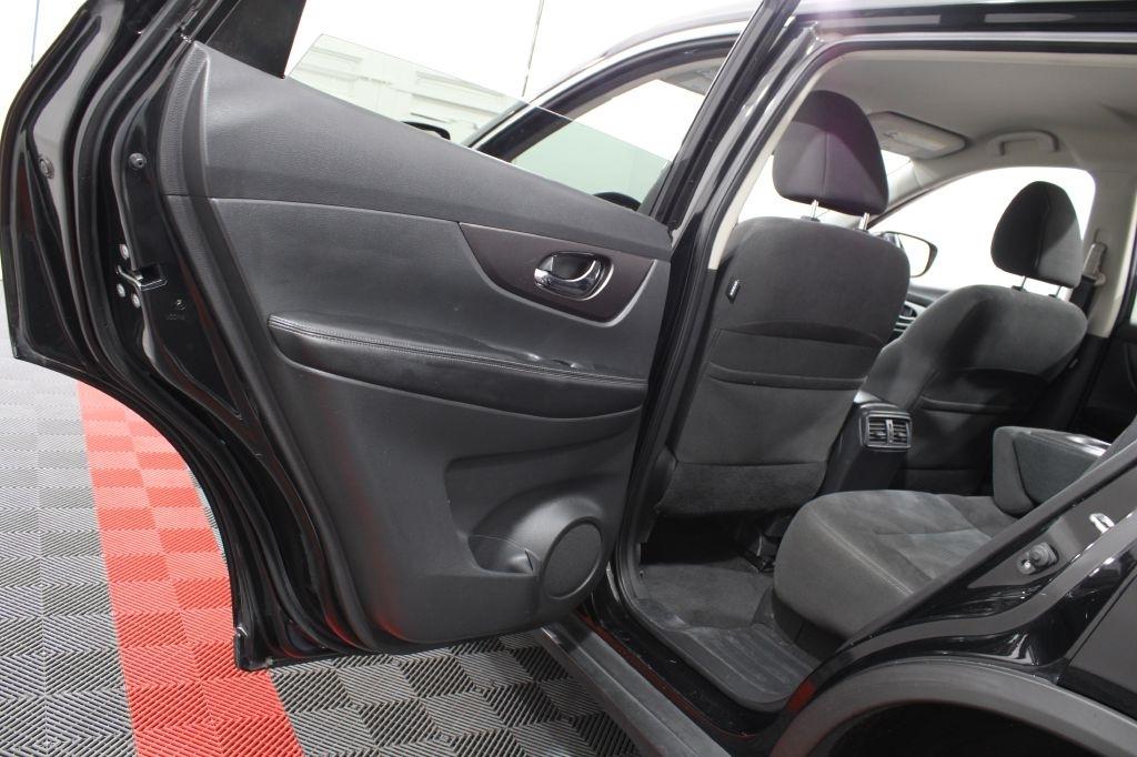 Nissan Rogue photo 14