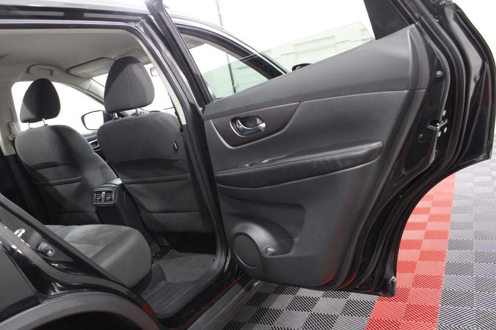 Nissan Rogue photo 16
