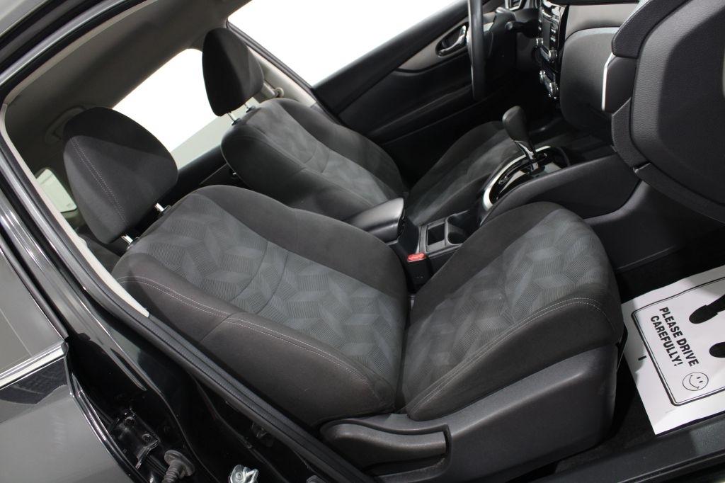Nissan Rogue photo 20