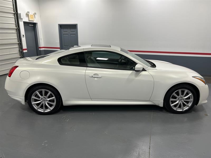 Infiniti G Coupe G37x AWD 2011 Infiniti G Coupe G37x AWD 2011