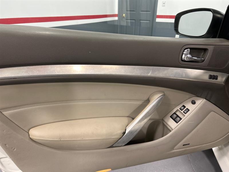Infiniti G Coupe G37x AWD 2011 Infiniti G Coupe G37x AWD 2011