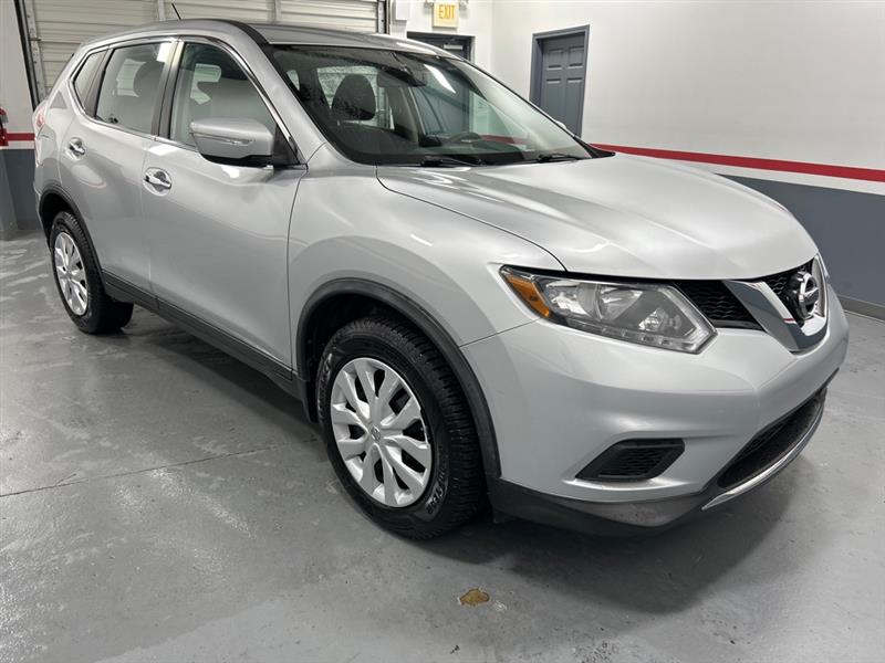 2015 Nissan Rogue S photo 2