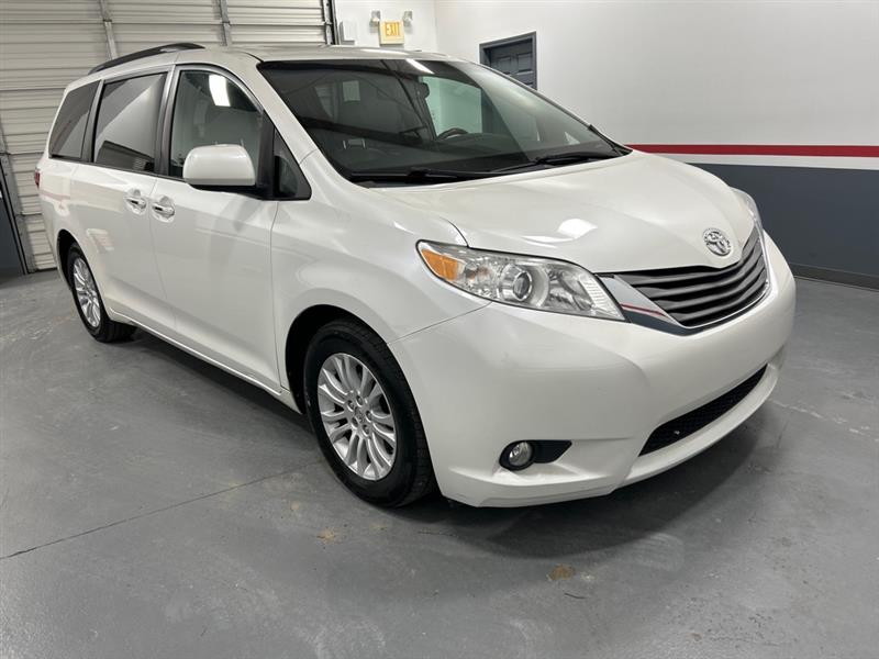 Toyota Sienna XLE FWD 8-Passenger V6 2015