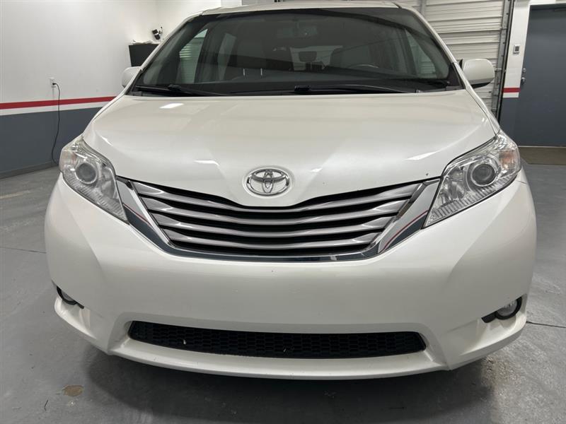 Toyota Sienna XLE FWD 8-Passenger V6 2015