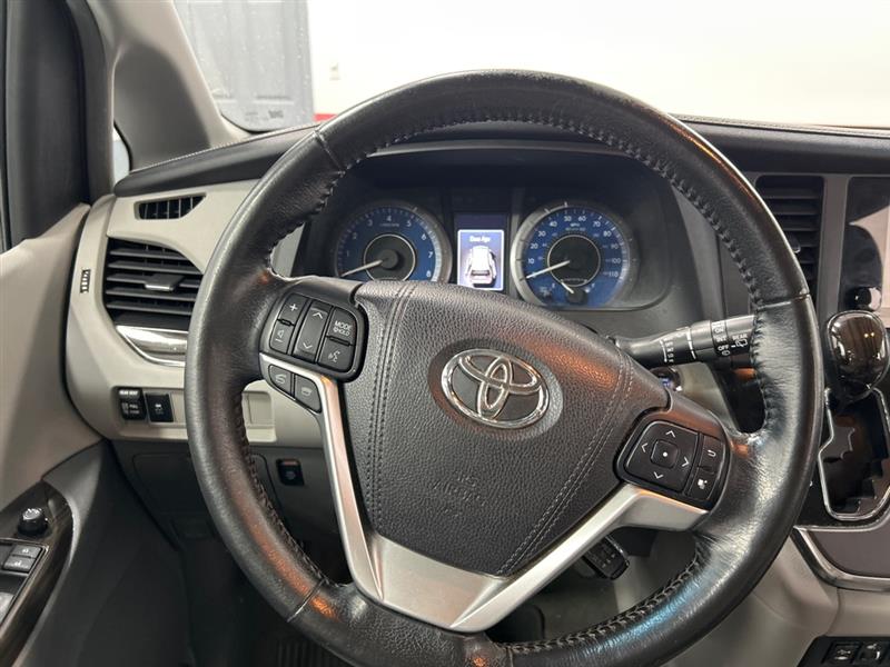 Toyota Sienna XLE FWD 8-Passenger V6 2015
