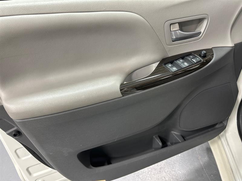 Toyota Sienna XLE FWD 8-Passenger V6 2015