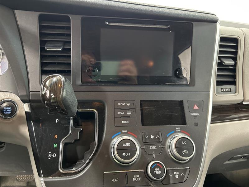 Toyota Sienna XLE FWD 8-Passenger V6 2015