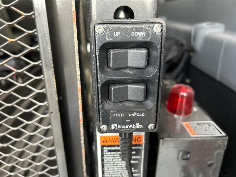 Ford Transit 350 Wagon Med. Roof XL w/Sliding Pass. 148-in. WB 2016