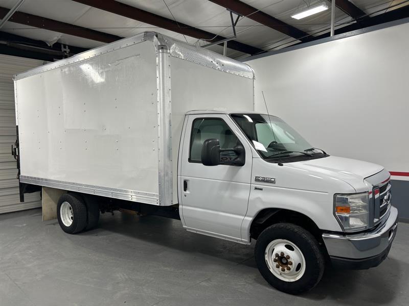 Ford Econoline E-350 Super Duty 2014