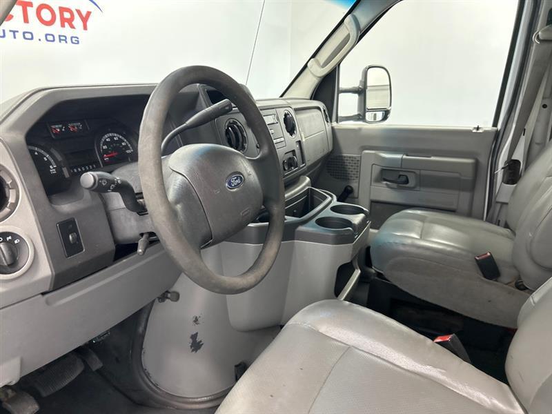 Ford Econoline E-350 Super Duty 2014