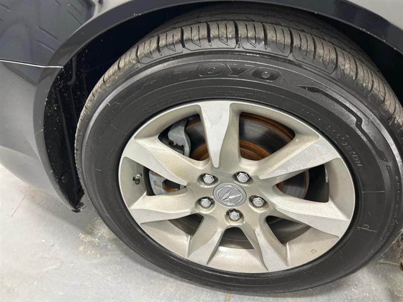 Acura TL 6-Speed AT with Tech Package and 18-In. WP 2013