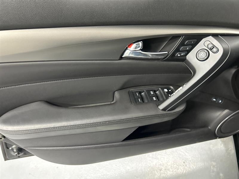 Acura TL 6-Speed AT with Tech Package and 18-In. WP 2013