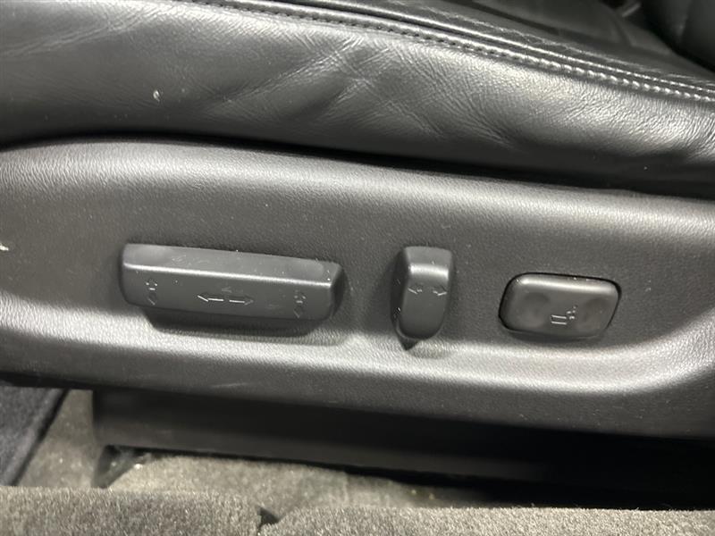 Acura TL 6-Speed AT with Tech Package and 18-In. WP 2013