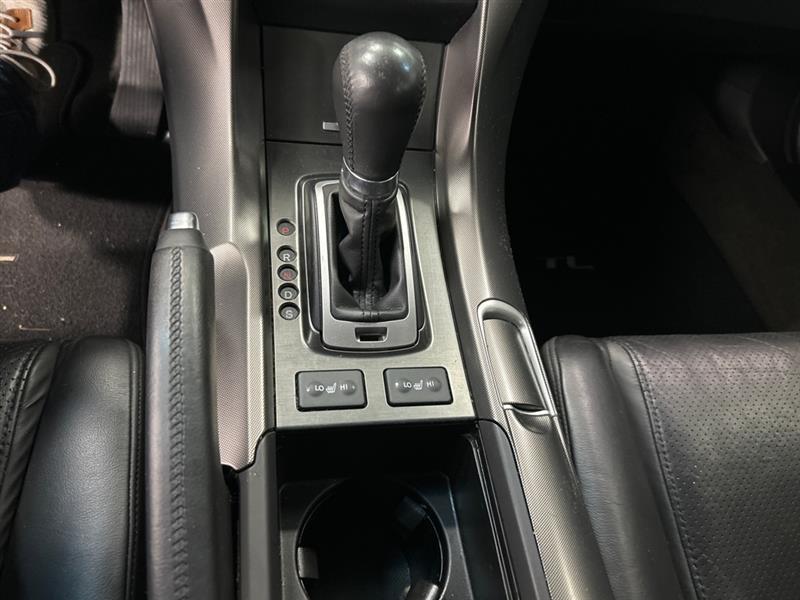 Acura TL 6-Speed AT with Tech Package and 18-In. WP 2013