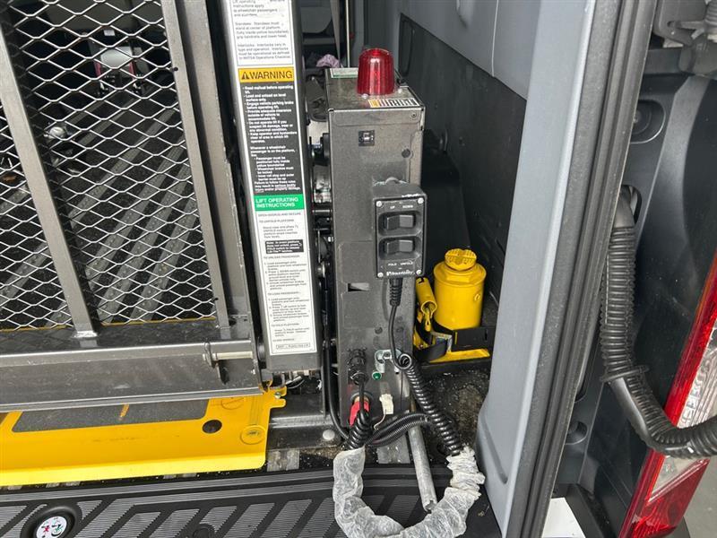 Ford Transit 350 Wagon Med. Roof XL w/Sliding Pass. 148-in. WB 2019