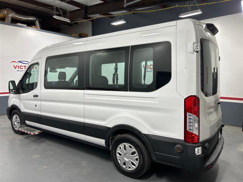 Ford E-350  2020