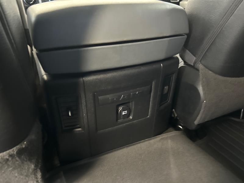 RAM 1500 SLT Crew Cab SWB 2WD 2015