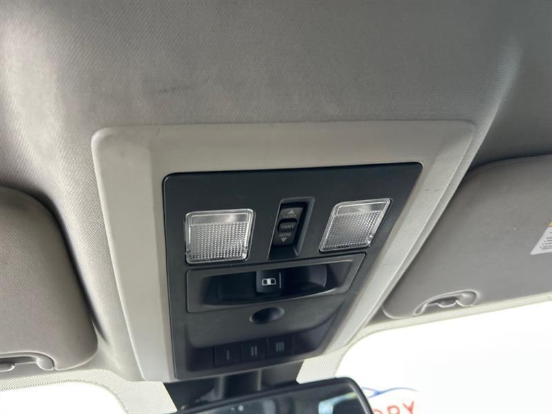 RAM 1500 SLT Crew Cab SWB 2WD 2015