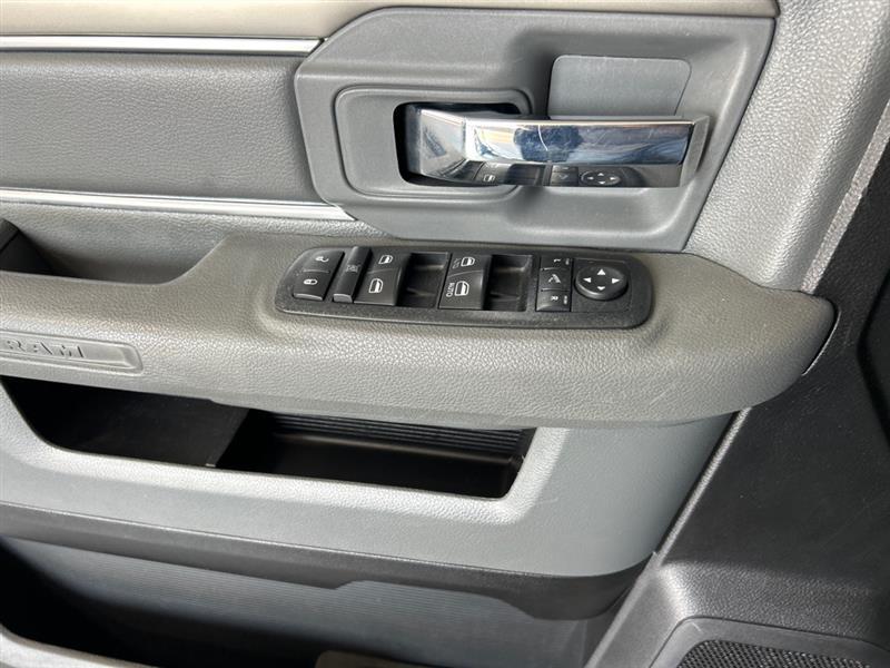RAM 1500 SLT Crew Cab SWB 2WD 2015