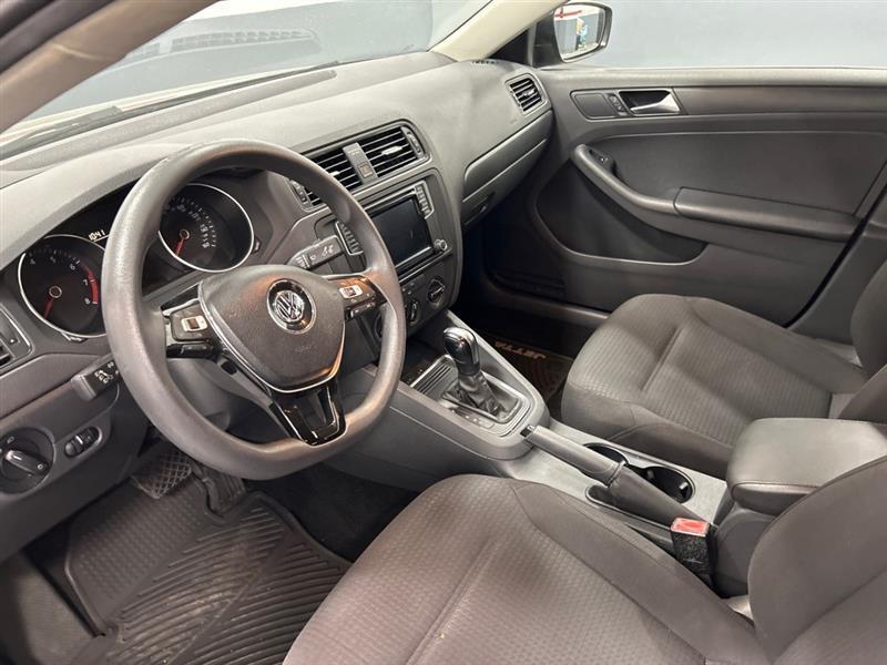 Volkswagen Jetta 1.4T S 6A 2016