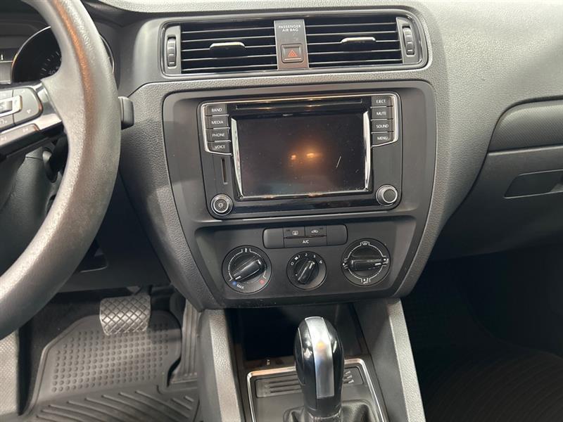 Volkswagen Jetta 1.4T S 6A 2016