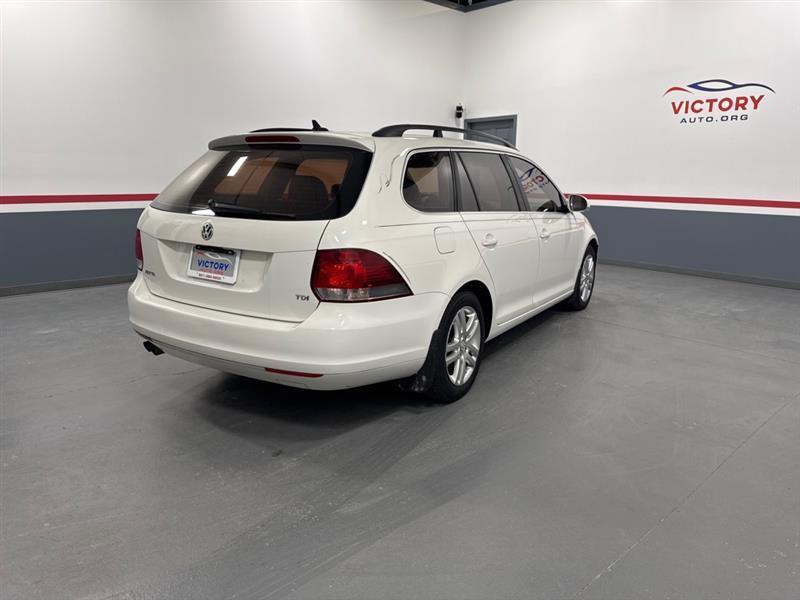 Volkswagen Jetta SportWagen 2.0L TDI 2011