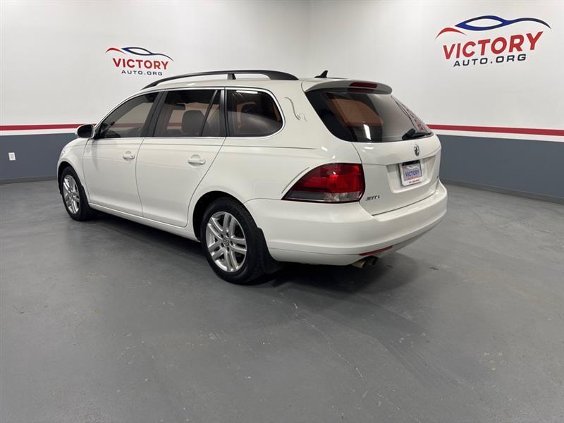 Volkswagen Jetta SportWagen 2.0L TDI 2011