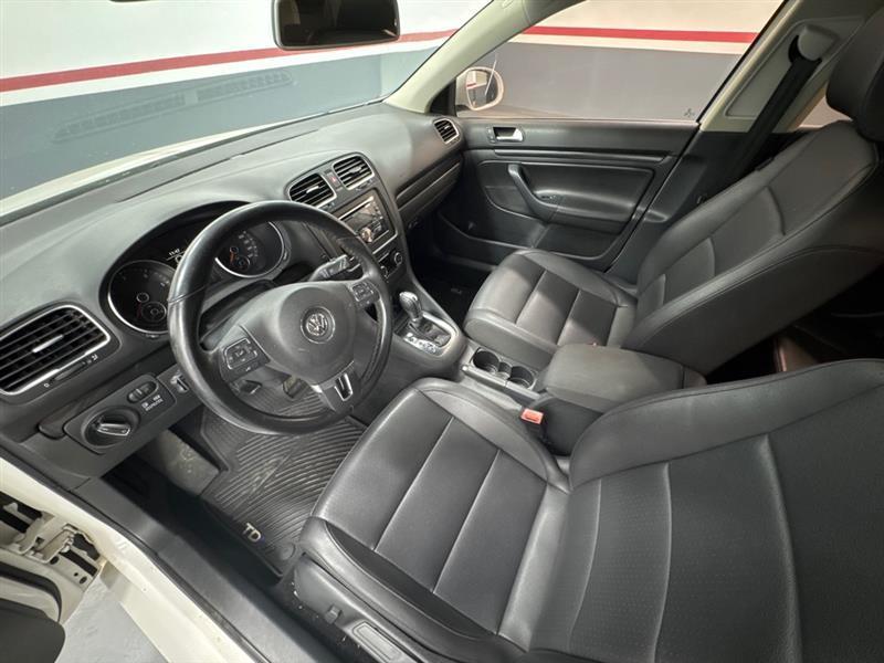 Volkswagen Jetta SportWagen 2.0L TDI 2011