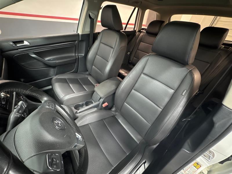 Volkswagen Jetta SportWagen 2.0L TDI 2011