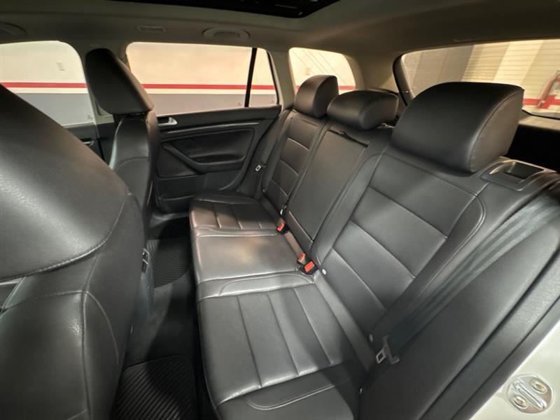 Volkswagen Jetta SportWagen 2.0L TDI 2011