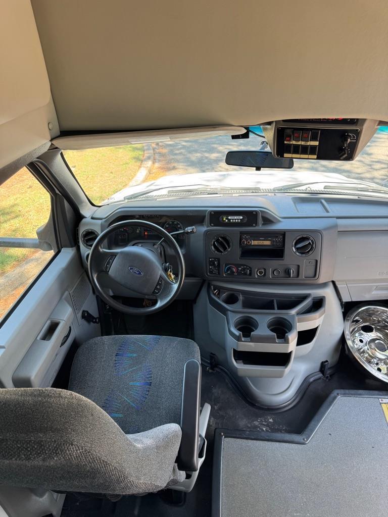 Ford Econoline E350 2012
