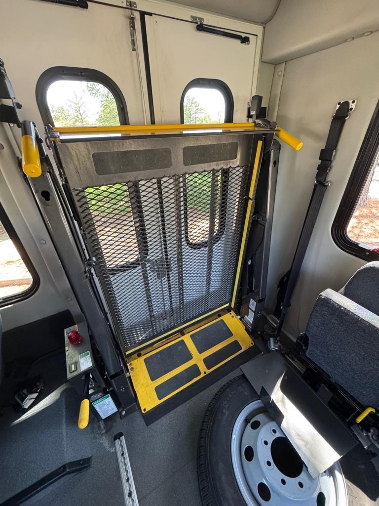 Ford Econoline E350 2012