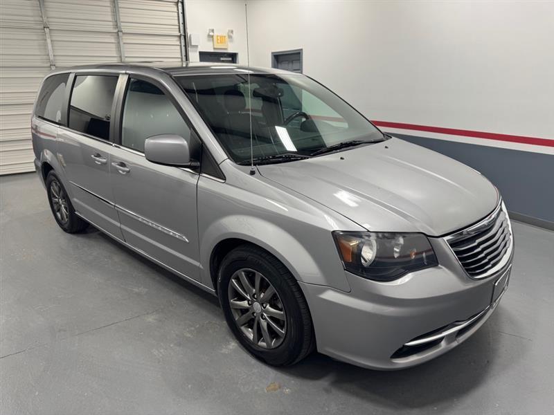 Chrysler Town & Country S 2016