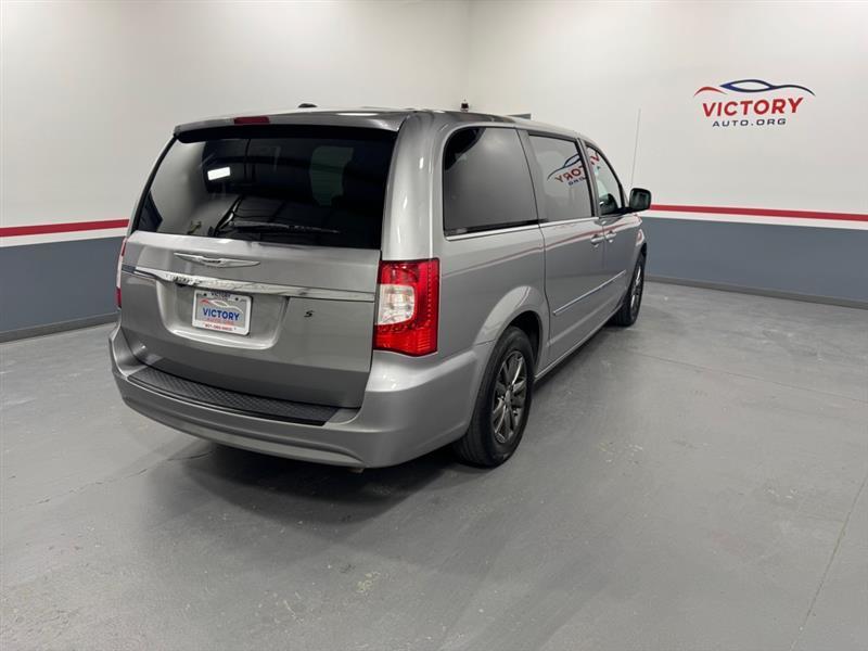 Chrysler Town & Country S 2016