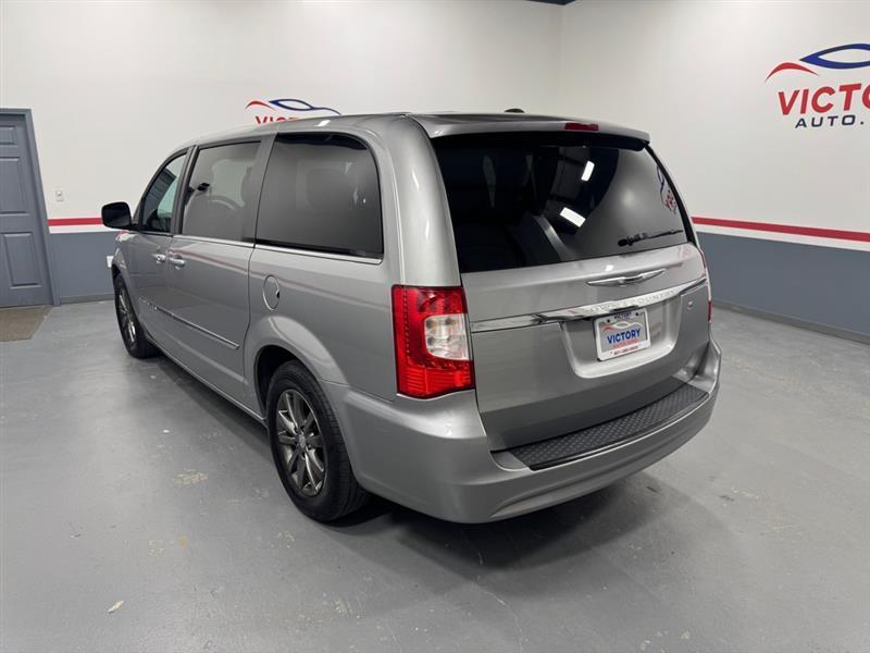 Chrysler Town & Country S 2016