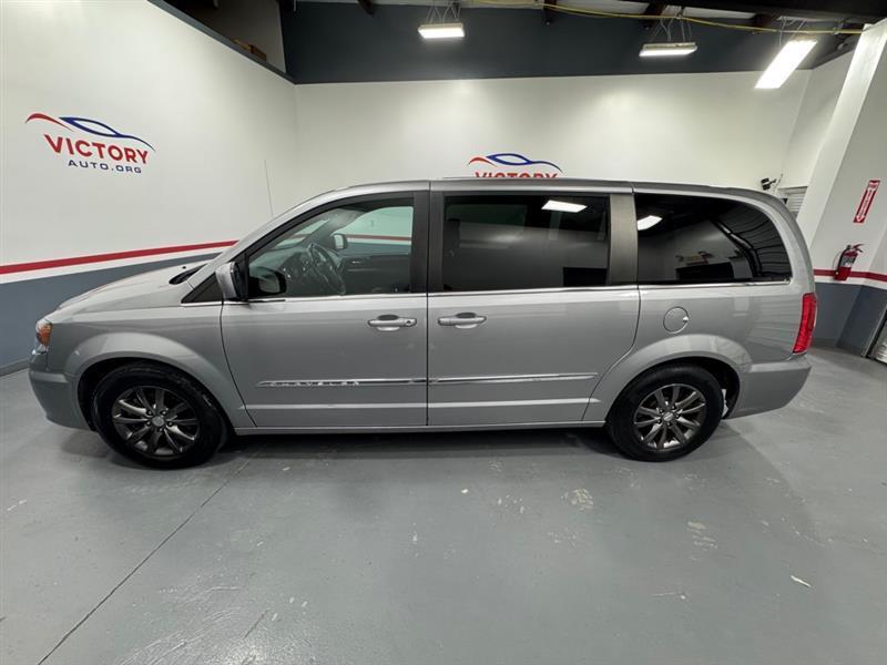Chrysler Town & Country S 2016