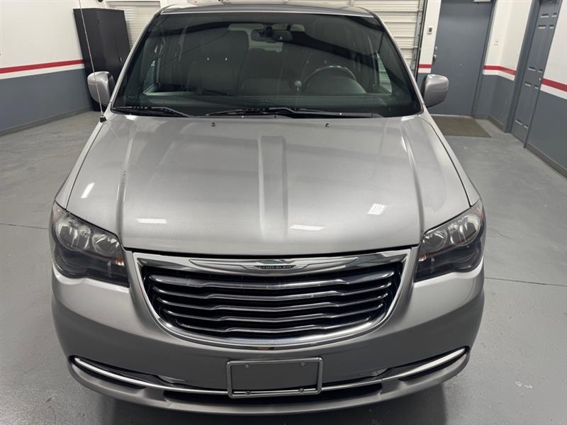 Chrysler Town & Country S 2016