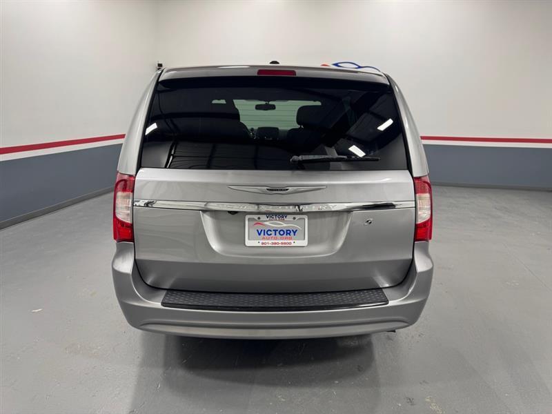 Chrysler Town & Country S 2016