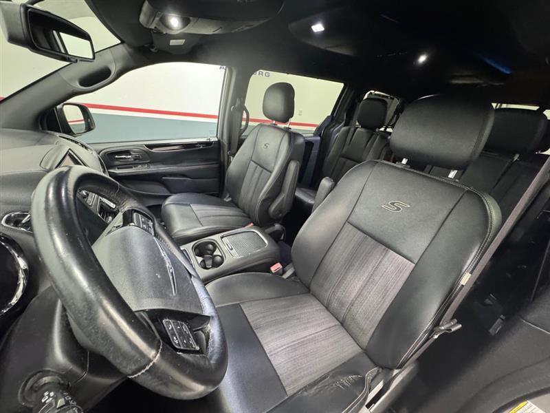 Chrysler Town & Country S 2016