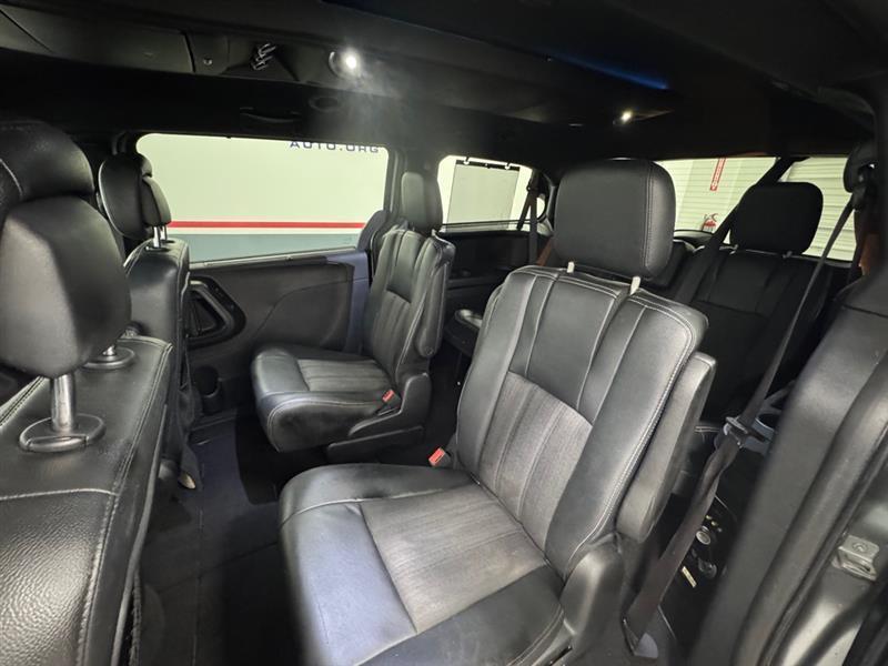 Chrysler Town & Country S 2016