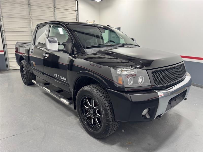 Nissan Titan SV Crew Cab 2WD 2011