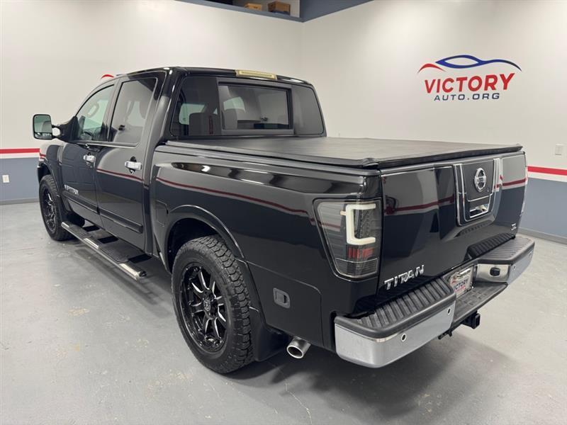 Nissan Titan SV Crew Cab 2WD 2011