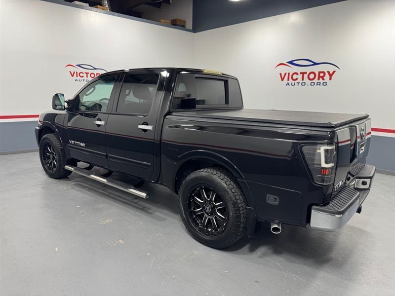 Nissan Titan SV Crew Cab 2WD 2011