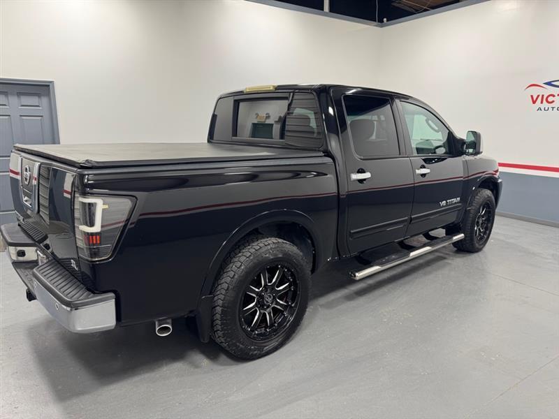 Nissan Titan SV Crew Cab 2WD 2011