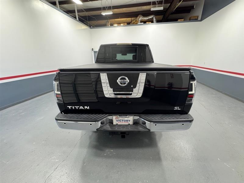 Nissan Titan SV Crew Cab 2WD 2011