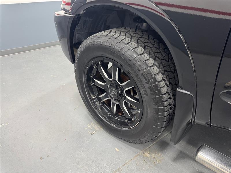 Nissan Titan SV Crew Cab 2WD 2011