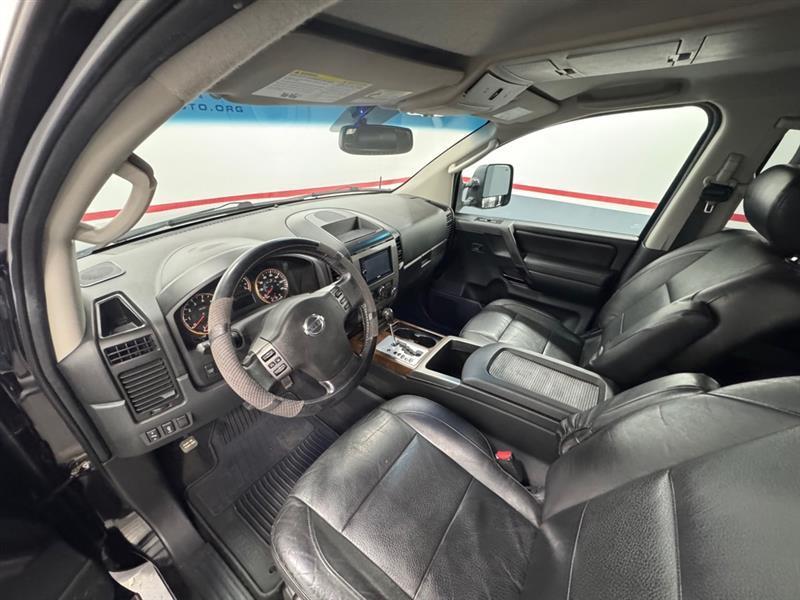 Nissan Titan SV Crew Cab 2WD 2011