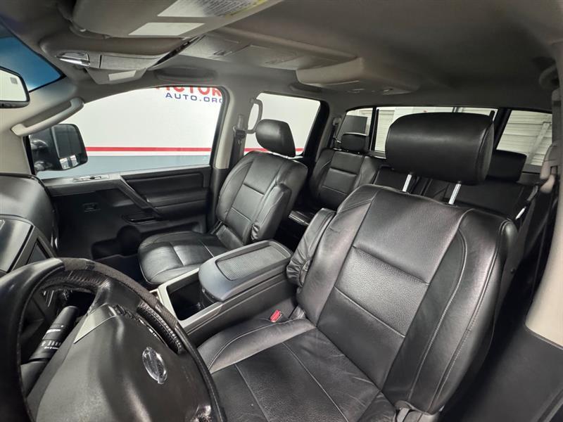 Nissan Titan SV Crew Cab 2WD 2011