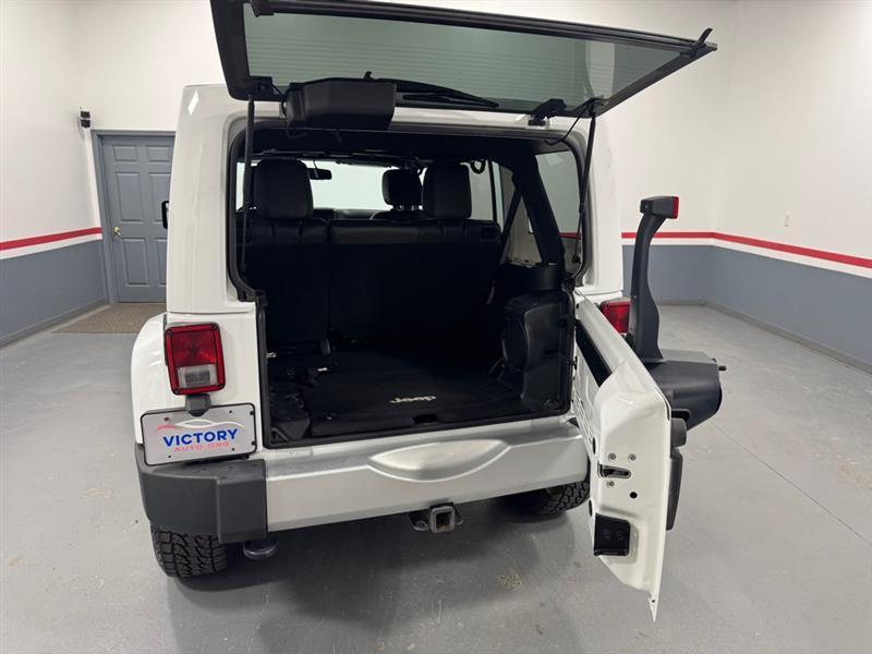 Jeep Wrangler Unlimited Sahara 4WD 2014